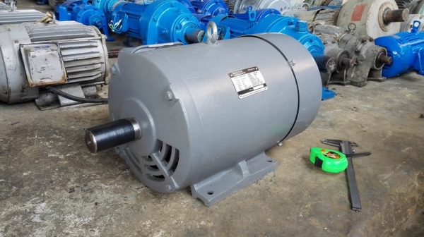 ** SOLD ** มอเตอร์ของใหม่ 100\% HITACHI 7.5 HP 220V ใช้ไฟบ้าน ลูกค้าเบิกมาใหม่ผิดสเป็กฝากขาย