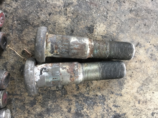 แกนน๊อตล้อแบบ10รู ของถอดเก่าจากญี่ปุ่น ตัวละ30บาท แกนน๊อตล้อแบบ10รู ของถอดเก่าจากญี่ปุ่น ตัวละ30บาท