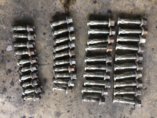 แกนน๊อตล้อ10รู ชุดละ60บาท