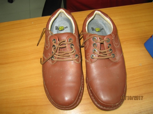 รองเท้า Dr. martens Made in England สภาพงาม ๆ เบอร์ 42 ยาว 26.5 ซม.