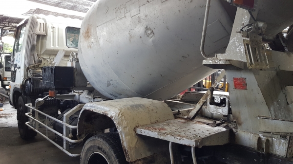 รถโม่ปูนเก่าญี่ปุ่น เครื่องยนต์ jo8c V รุ่นใหม่ 225 แรง ขนาด 3 คิว รถโม่ปูนเก่าญี่ปุ่น เครื่องยนต์ jo8c V รุ่นใหม่ 225 แรง ขนาด 3 คิว