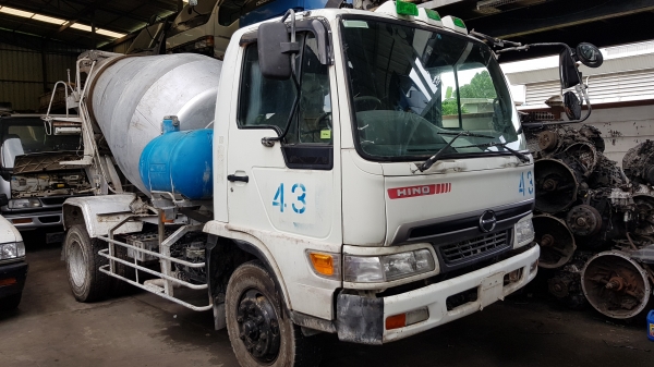 รถโม่ปูนเก่าญี่ปุ่น เครื่องยนต์ jo8c V รุ่นใหม่ 225 แรง ขนาด 3 คิว