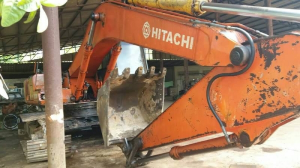 ขาย 395,000 บาท HITACHI EX200-1 เครื่องดี ปั้ม K3V โช่หนา เอวแน่น เอกสารชื้อขาย  รถอยู่ จ.ขอนแก่น โทร&amp;ไอดีไลน์ 0610710295