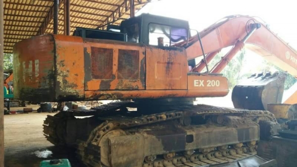 ขาย 395,000 บาท HITACHI EX200-1 เครื่องดี ปั้ม K3V โช่หนา เอวแน่น เอกสารชื้อขาย  รถอยู่ จ.ขอนแก่น โทร&amp;ไอดีไลน์ 0610710295