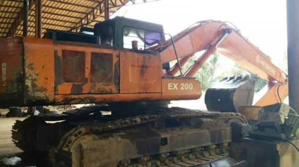 ขาย 395,000 บาท HITACHI EX200-1 เครื่องดี ปั้ม K3V โช่หนา เอวแน่น เอกสารชื้อขาย  รถอยู่ จ.ขอนแก่น โทร&amp;ไอดีไลน์ 0610710295