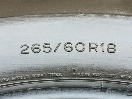 ยาง Michelin 265 60 18 ปี16 ดอกเต็ม ไม่มีปะ ใช้ยาว ราคาไม่แพง ยาง Michelin 265 60 18 ปี16 ดอกเต็ม ไม่มีปะ ใช้ยาว ราคาไม่แพง