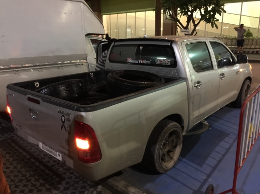 ยาง Michelin 265 60 18 ปี16 ดอกเต็ม ไม่มีปะ ใช้ยาว ราคาไม่แพง ยาง Michelin 265 60 18 ปี16 ดอกเต็ม ไม่มีปะ ใช้ยาว ราคาไม่แพง