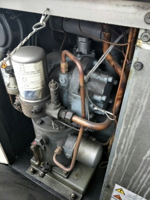 7.5 kW -Hitachi ปั๊มลม มอเตอร์ สกรู คอมเพรสซอร์ นำเข้าจากญี่ปุ่น สวยๆ พร้อมใช้ by