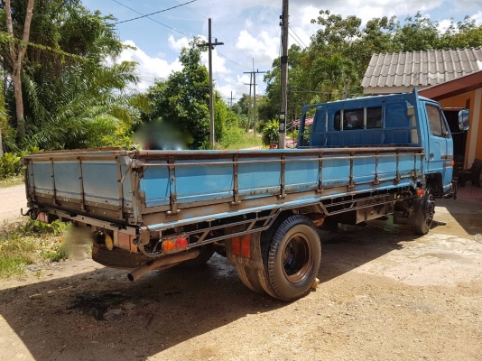 รถอีซูซุ 6 ล้อ รั้ว ( ไม่ดั้ม ) NPR 115 แรงม้า. ปี 37. สนใจติดต่อ 081 - 6079515
