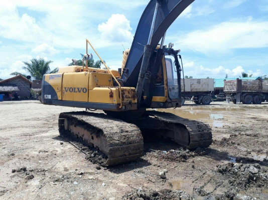 ขายรถแบคโฮ VOLVO EC210B ให้บูม 2 ชุด ราคา 1400000