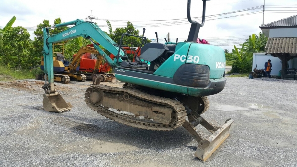 ขายรถแบคโฮ KOMATSU PC30-7 ราคา 265000