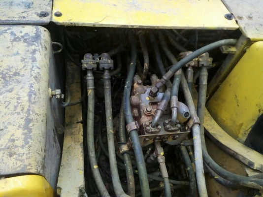 ขายรถแบคโฮ KOMATSU PC200-6 เอกสารเล่ม ราคา 650000