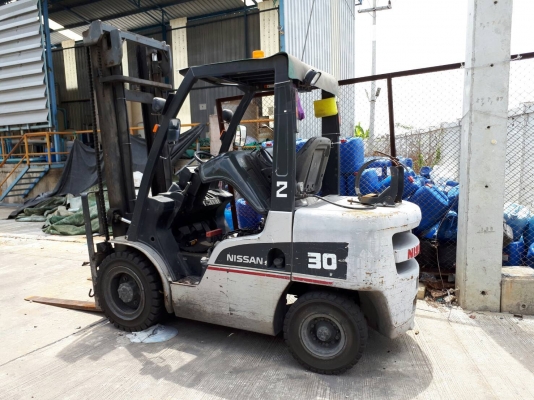 ขายนิสสันโฟล์คลิฟท์ รุ่น1F 3ตัน เสา4เมตร เกียร์ออโต้