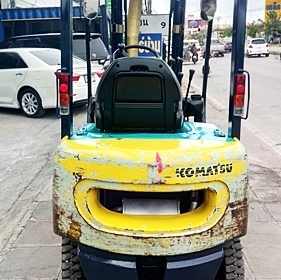 ขายรถยกโคมัสสึ 1.5 ตัน รุ่น17 เครื่องเบนซิน กระบอกคู่ เสาสูง 3 เมตร ยางตันใหม่ พวงมาลัยเพาเว่อร์  สีเดิมจากนอก นำเข้าจากญี่ปุ่น ใช้งานได้ทันที ราคา150000