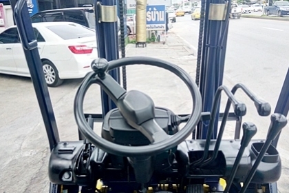 ขายรถยกโคมัสสึ 1.5 ตัน รุ่น17 เครื่องเบนซิน กระบอกคู่ เสาสูง 3 เมตร ยางตันใหม่ พวงมาลัยเพาเว่อร์  สีเดิมจากนอก นำเข้าจากญี่ปุ่น ใช้งานได้ทันที ราคา150000