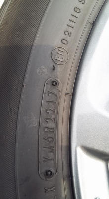 ขายล้อแม็กป้ายแดง mazda 2 15" พร้อมยางปี17 สนใจติดต่อร้าน ก.เจริญการยางครับ 081-3747940