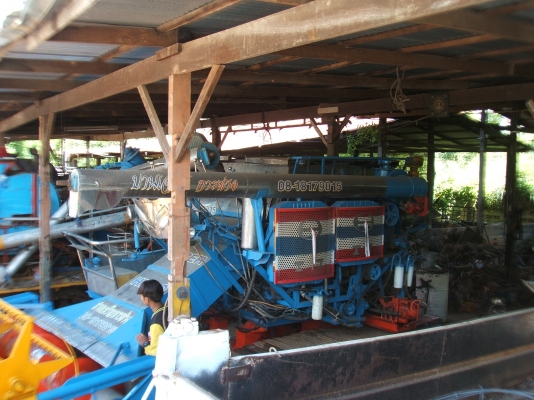 ขายรถเกี่ยวข้าวปานเจริญ อุ้ม 2.5 ตัน ตัวเดิน 12 HT ปั้มไดกิ๊นส์ เบอร์ 22 เครื่องยนต์ JO8C สภาพดีพร้อมใช้งาน