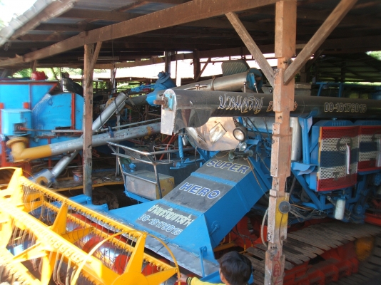 ขายรถเกี่ยวข้าวปานเจริญ อุ้ม 2.5 ตัน ตัวเดิน 12 HT ปั้มไดกิ๊นส์ เบอร์ 22 เครื่องยนต์ JO8C สภาพดีพร้อมใช้งาน