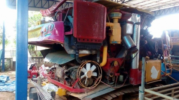 ขายรถเกี่ยว เกษตรพัฒนา ช้างจอมพลังปี52เครื่องอีซูซุ195ช่วงล่าง10สภาพใช้งานทุกปี