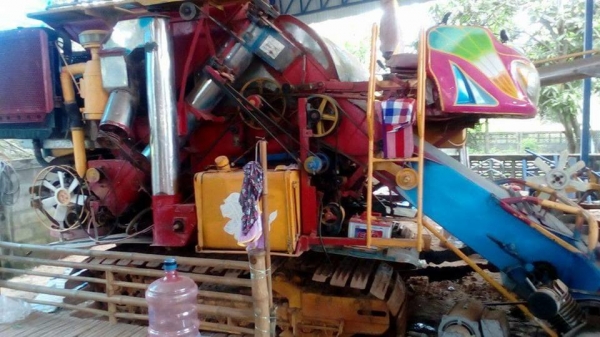 ขายรถเกี่ยว เกษตรพัฒนา ช้างจอมพลังปี52เครื่องอีซูซุ195ช่วงล่าง10สภาพใช้งานทุกปี