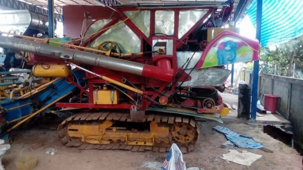 ขายรถเกี่ยว เกษตรพัฒนา ช้างจอมพลังปี52เครื่องอีซูซุ195ช่วงล่าง10สภาพใช้งานทุกปี