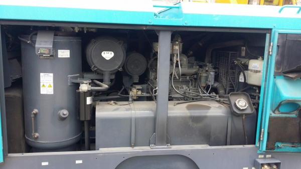 เครื่องปั้มลม Airman PDS390s ปริมาณลม 390cfm แรงลม 7บาร์ สภาพดี ภายนอกสวย เครื่องปั๊มสกูลดี ไม่รั่วซึม เครื่องปีใหม่ 2005 ชั่วโมงทำงาน 5,020 ชม. ปีใหม่ๆราคาสวยๆ โทร 061-4194021 พรภวิษย์