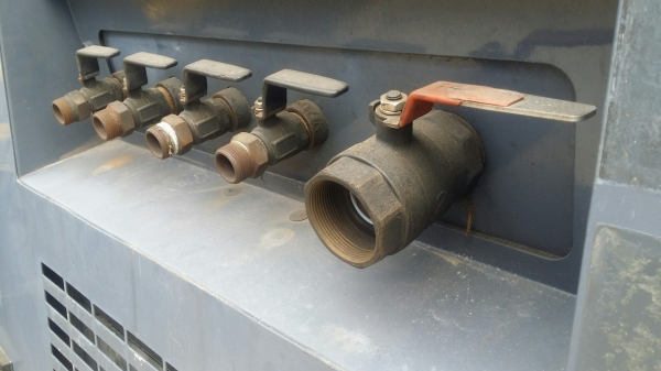 เครื่องปั้มลม Airman PDS390s ปริมาณลม 390cfm แรงลม 7บาร์ สภาพดี ภายนอกสวย เครื่องปั๊มสกูลดี ไม่รั่วซึม เครื่องปีใหม่ 2005 ชั่วโมงทำงาน 5,020 ชม. ปีใหม่ๆราคาสวยๆ โทร 061-4194021 พรภวิษย์