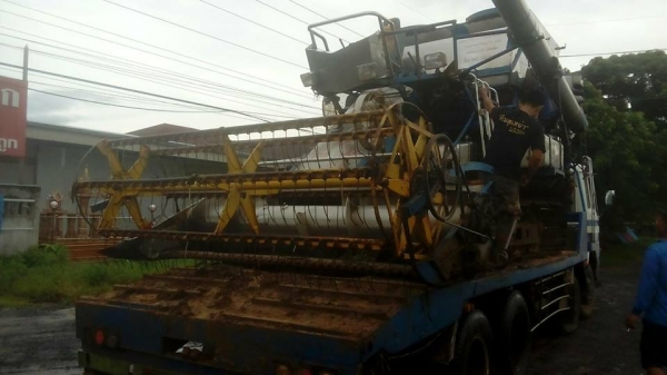 ขายรถเกี่ยวเกษตรพัฒนาไอ้หนุ่มไวไฟ เครื่องอีซูซุ6HH1 210แรง ช่วงล่าง12โรงงาน ปั๊มไดกิ้น22 มอเตอร์โค90 แสตนเลสทั้งคัน