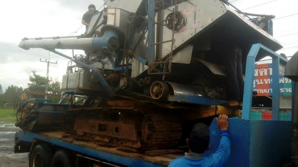 ขายรถเกี่ยวเกษตรพัฒนาไอ้หนุ่มไวไฟ เครื่องอีซูซุ6HH1 210แรง ช่วงล่าง12โรงงาน ปั๊มไดกิ้น22 มอเตอร์โค90 แสตนเลสทั้งคัน