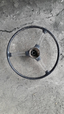 ขายพวงมาลัยรถเก่าโบราณ