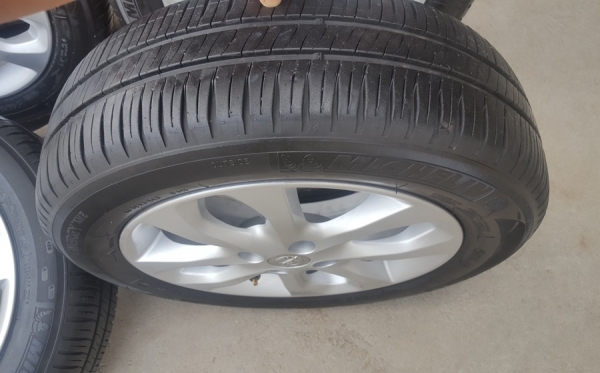 ขายล้อNISSAN March MC15 ยาง175/65/15 ปี15  4 ล้อ