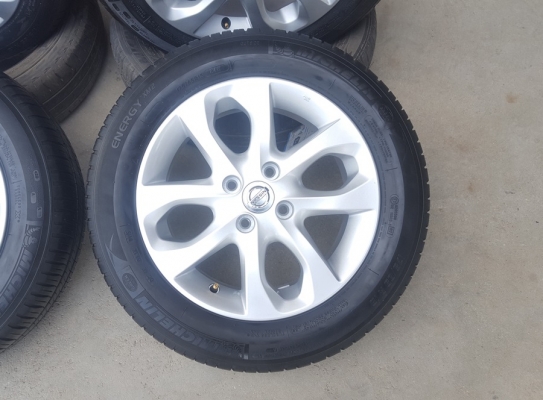 ขายล้อNISSAN March MC15 ยาง175/65/15 ปี15  4 ล้อ