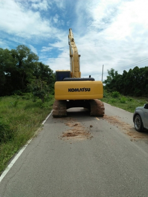 ขายด่วน!! Komatsu PC200-7(บูมยาว) สวยมากค่ะ