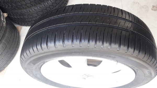 ล้อHONDA JAZZ Hํybrid  ขอบ15 ยาง185/60/15 ปี14   4 ล้อ