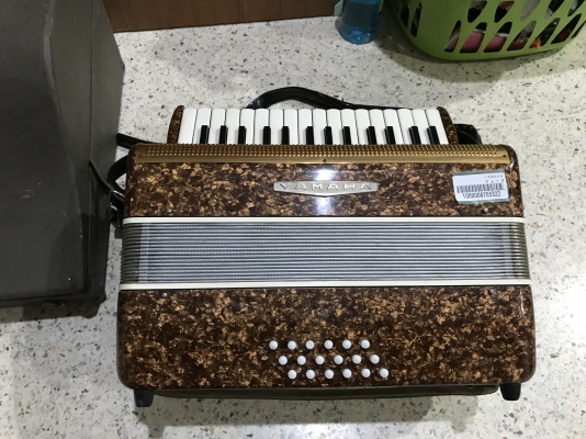 เเอคคอรเดียน YAMAHA ตัวใหญ่มือสองญี่ปุ่นเเท้สภาพสวยๆพร้อมกล่อง