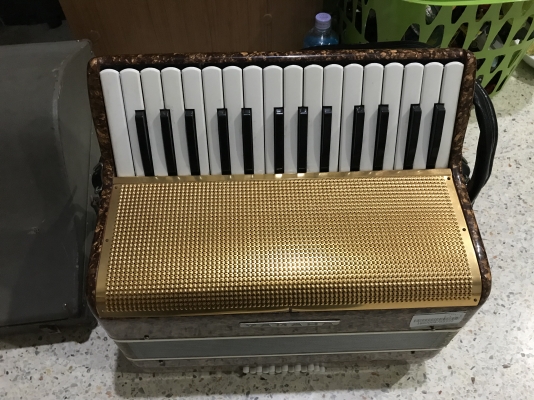 เเอคคอรเดียน YAMAHA ตัวใหญ่มือสองญี่ปุ่นเเท้สภาพสวยๆพร้อมกล่อง