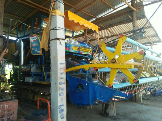 ขายรถเกี่ยวข้าว เกษตรพัฒนาปลดหนี้ เครื่อง210ช่วงล่าง10เพลาใหญ่ อุ้ม2.5ตันพร้อมทำงาน