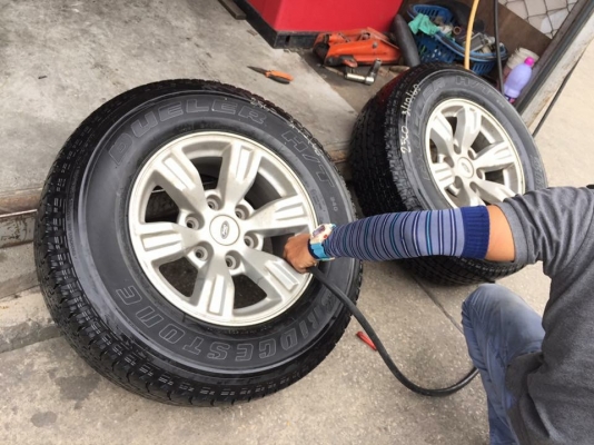 ยาง Bridgestone 245 70 16 ปี17 มี6ชุด ดอกเต็ม สวยคม ไม่มีปะ ใช้ยาว ราคาไม่แพง