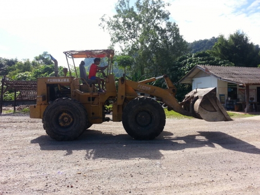 ขายรถตักล้อยาง FURUKAWA FL120A เครื่อง ISUZU 6BB1 145 แรงม้า เกียร์ท๊อก รถเดิมๆทั้งคัน ราคา 320000