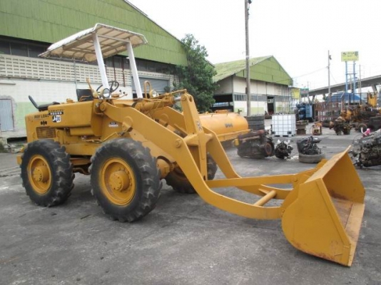 ขายถูกๆๆรถตัก ล้อยาง  ยี่ห้อ KOMATSU   รุ่น  JH30B ซีเรียล JH30B-7688   ต่อแขน พร้อมใช้ตักพืชไร่  ขายถูก สนใจติดต่อ 089-2619445
