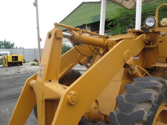 ขายถูกๆๆรถตัก ล้อยาง  ยี่ห้อ KOMATSU   รุ่น  JH30B ซีเรียล JH30B-7688   ต่อแขน พร้อมใช้ตักพืชไร่  ขายถูก สนใจติดต่อ 089-2619445