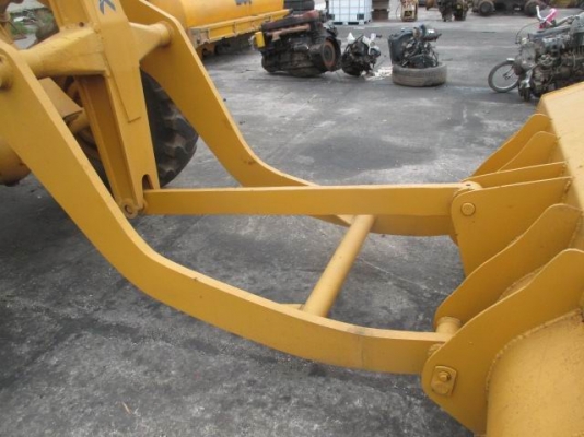 ขายถูกๆๆรถตัก ล้อยาง  ยี่ห้อ KOMATSU   รุ่น  JH30B ซีเรียล JH30B-7688   ต่อแขน พร้อมใช้ตักพืชไร่  ขายถูก สนใจติดต่อ 089-2619445