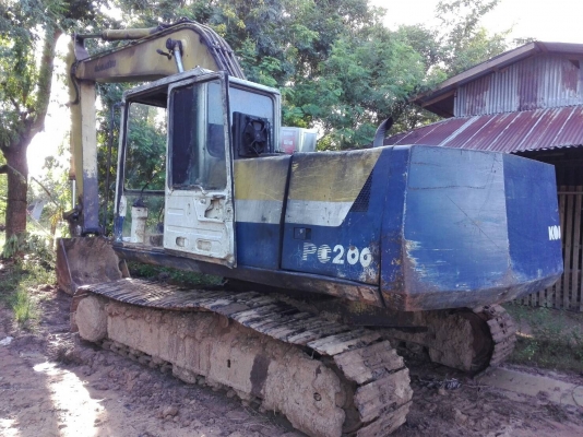 KOMATSU 200-5เครื่องดีเอวแน่นพร้อมใช้ KOMATSU 200-5เครื่องดีเอวแน่นพร้อมใช้
