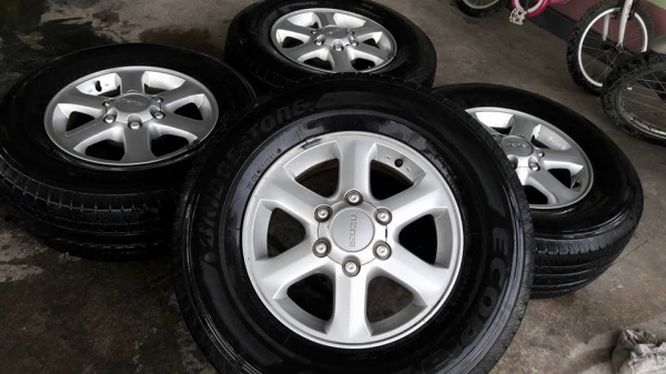 ขายล้อแม็ก dmax 16"&times;7"  ยางปี14 สนใจติดต่อร้าน ก.เจริญการยางครับ 081-3747940