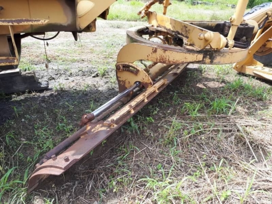 ขาย 295,000 GALION L 500 เครื่อง 6BD1T เทอร์โบ ดีแรง เกียร์ดี ปั้มแรง ยางดี ใบมีดสวย รถพร้อมใช้ เอกสารหนังสือสัญญาซื้อขาย รถอยู่ กำแพงเพชร 090-772-3710 090-772-3708