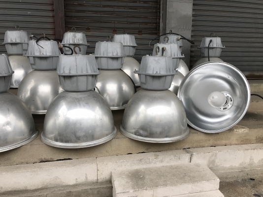 ขายโคมไฟ High Bay Philips พร้อมหลอดไฟ ขนาด 400W สภาพสวย ไฟสว่าง พร้อมใช้งาน มี 13ชุด ราคาชุดละ 950 บาท ขายโคมไฟ High Bay Philips พร้อมหลอดไฟ ขนาด 400W สภาพสวย ไฟสว่าง พร้อมใช้งาน มี 13ชุด ราคาชุดละ 950 บาท