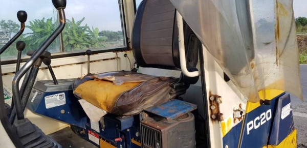 ขายด่วนรถแบคโฮKOMATSUโคมัสซูรุ่นยอดนิยมสวยๆมีหัวเก๋งPC20-6เครื่องโคมัสซู3D84เครื่องดีปั่มแรงรถนอกเพิ่งนำเข้ามาใหม่ยังไม่เคยใช้งานในเมืองไทยเลย