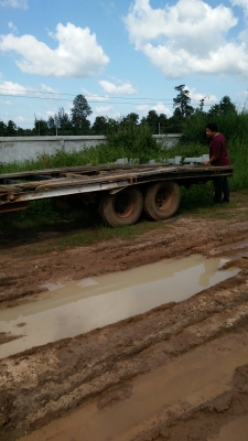 เทเลอร์ขนย้ายแบคโคร 60 หรือรถเกี่ยว