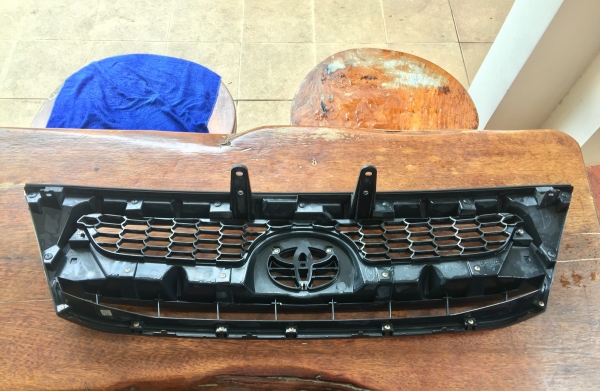 ขายกระจังหน้า วีโก้VN  ปี 09-11