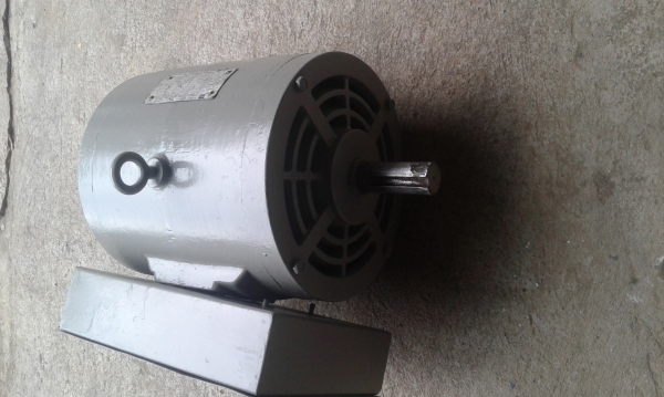 ขายมอเตอร์ 5 เเรง 220 v. ขายมอเตอร์ 5 เเรง 220 v.